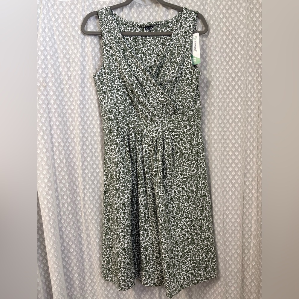 Lands' End Green and White Leaf Pattern Top